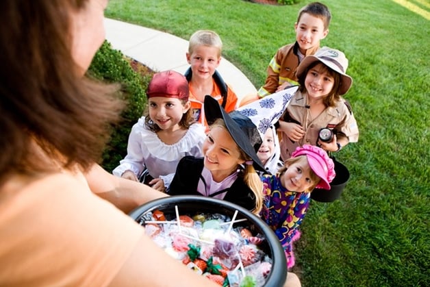 Consider-dental-health-when-you-hand-out-Halloween-candy-this-year.jpg