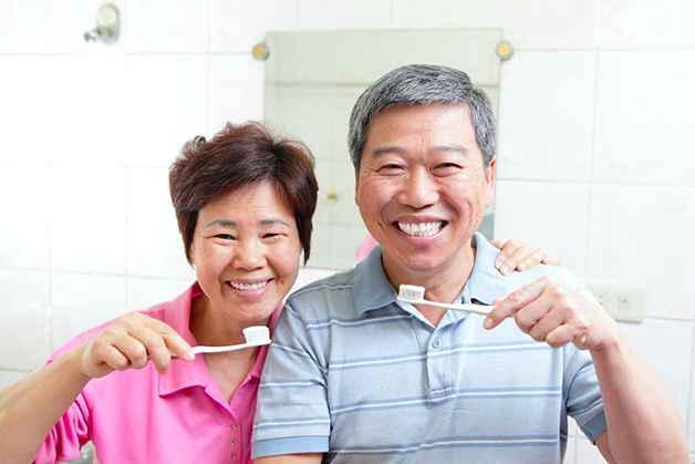 asian-couple-brushing-teeth.png