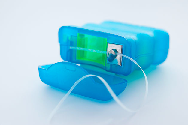 Dental floss and dental floss replacement